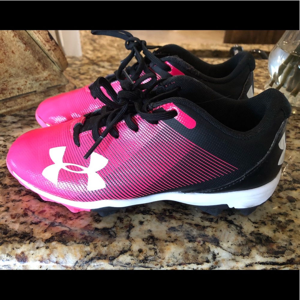 Girls Under Armour softball cleats size 3.5y
